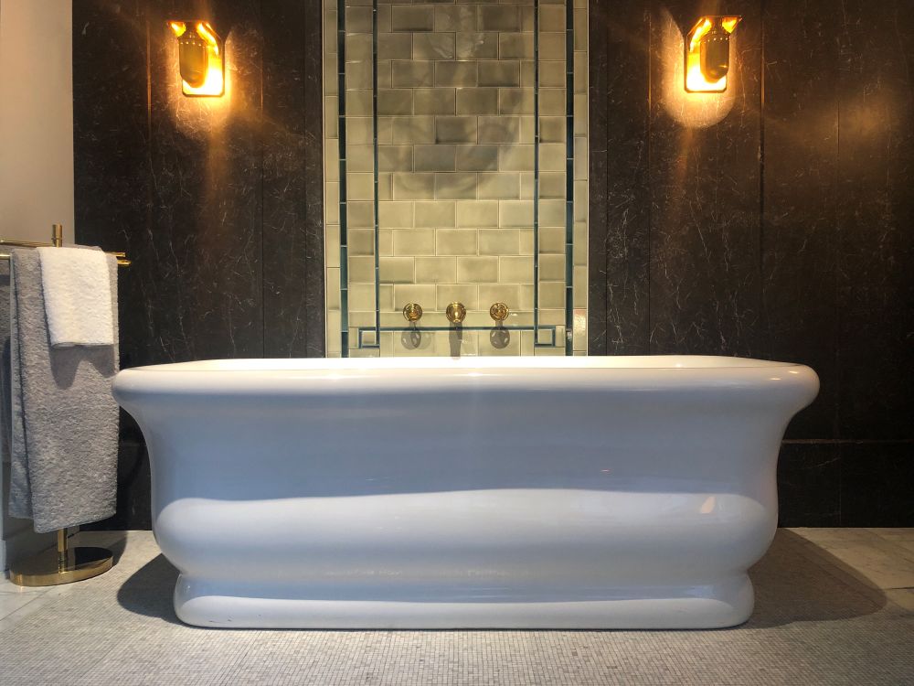 Freestanding Bathtub Ideas for a Small Bathroom